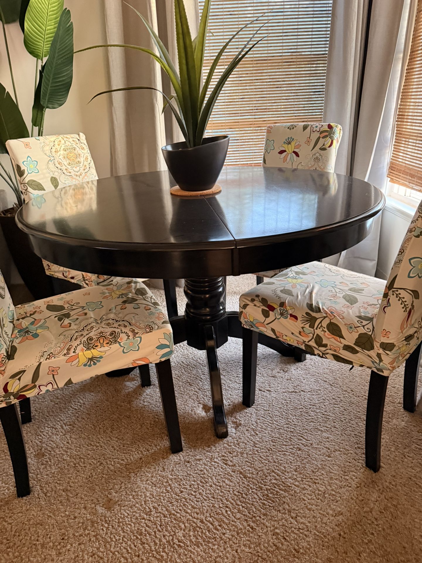 Round Dining Table W/4 Chairs