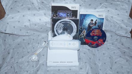 Nintendo Wii + 4 Games - Mario Galaxy, Resident Evil 4, Star Wars , Guitar Hero 3