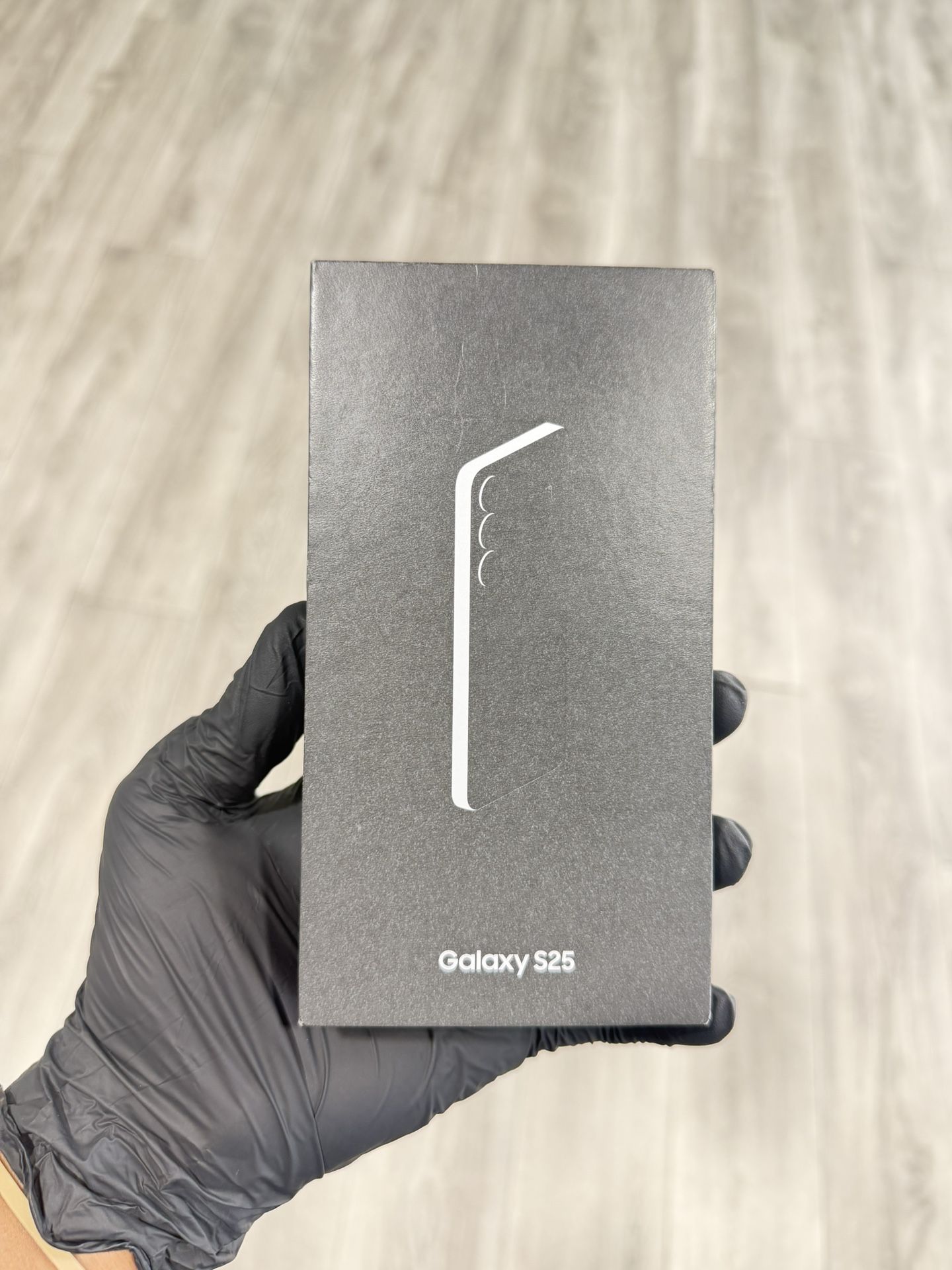 Brand New Samsung Galaxy S25 Unlocked 256GB $649 or $60 Down! iPhone