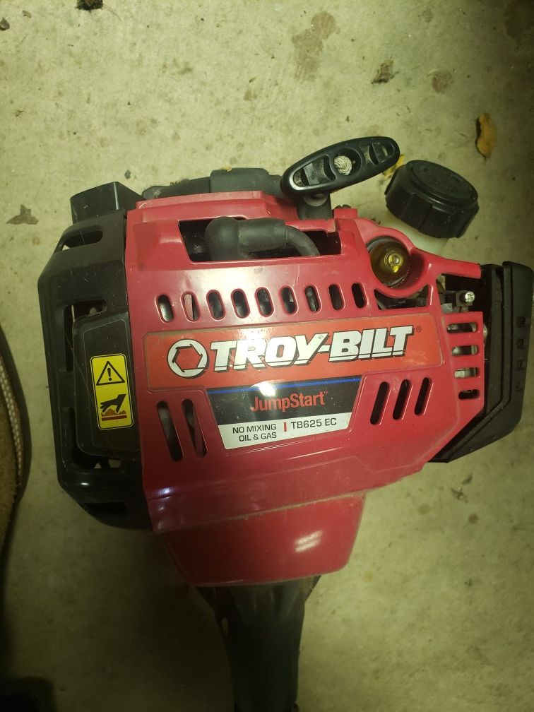 Troy build weed eater with 3 string head