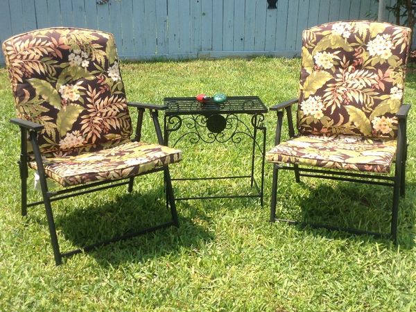 2 Padded Fl Outdoor Chairs And Small Table Good Condition For 2 Padded Fl Outdoor Chairs And Small Table Good Condition Mcallen Tx