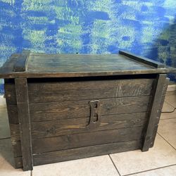 Antique Style Large Dark Wooden Storage Trunk  (w31"D18"H19")