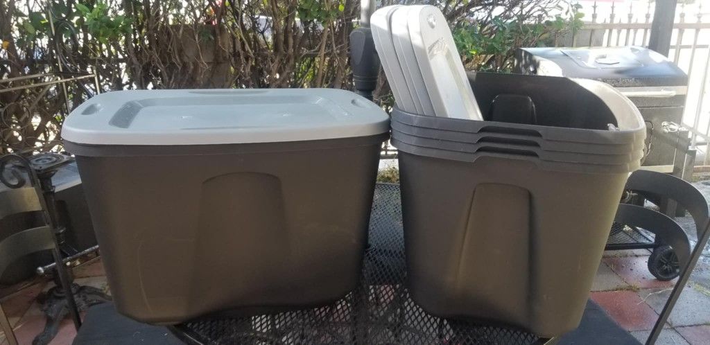 STORAGE CONTAINERS NEW !!
