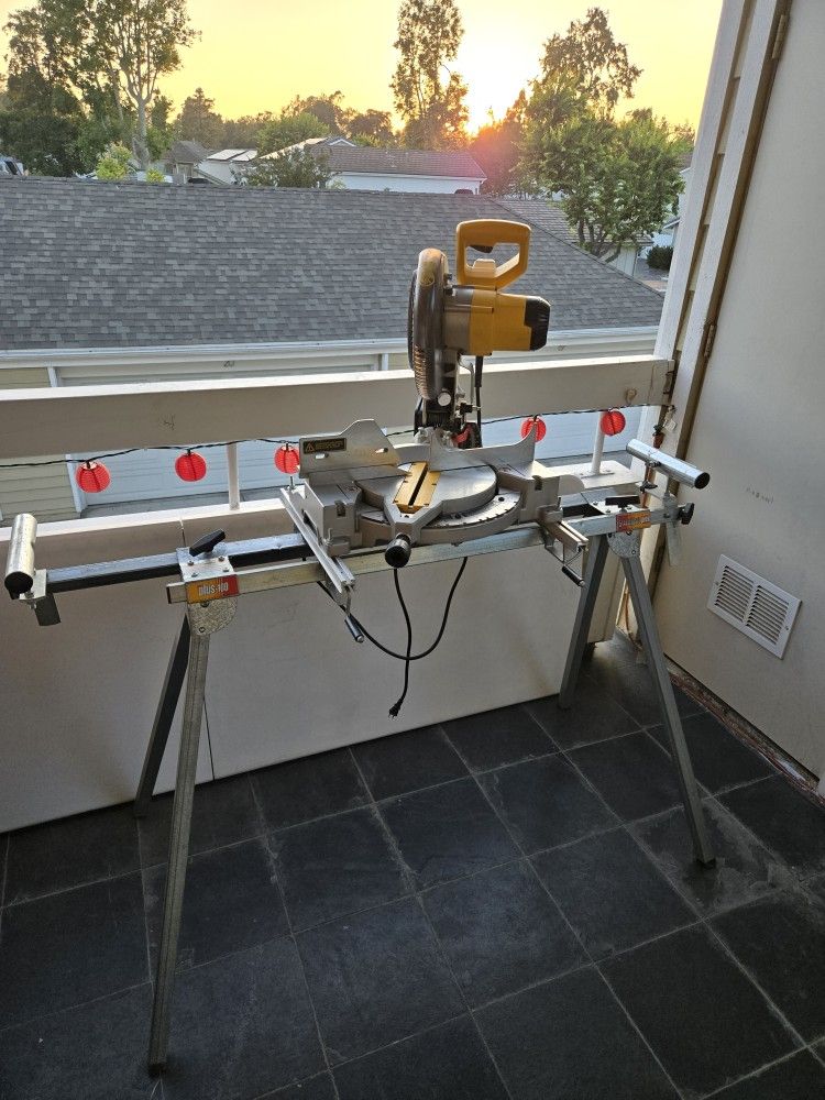 Dewalt 10" Counpound Miter Saw W/ Portable Stand