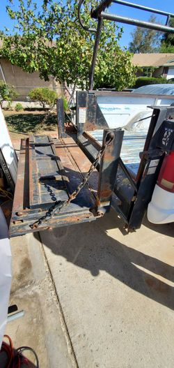 Model 6013 Tommy liftgate