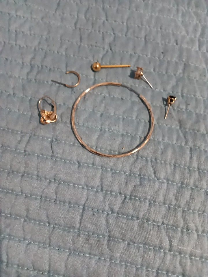 Gold Itams That Are Misfits No Pair