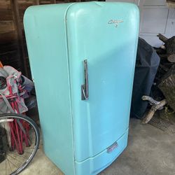1950’s Working Retro Refrigerator