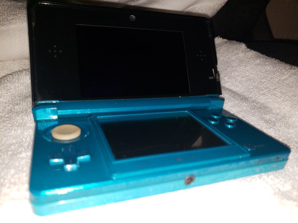 Nintendo 3ds Aqua Blue W/charger Used 