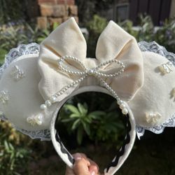Cream Minnie Mouse Ears. 