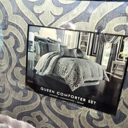 Jones Of New York Queen Comforter (Blue Damask)