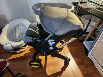 Grey Doona Carseat/Stroller and Grey Bassinet