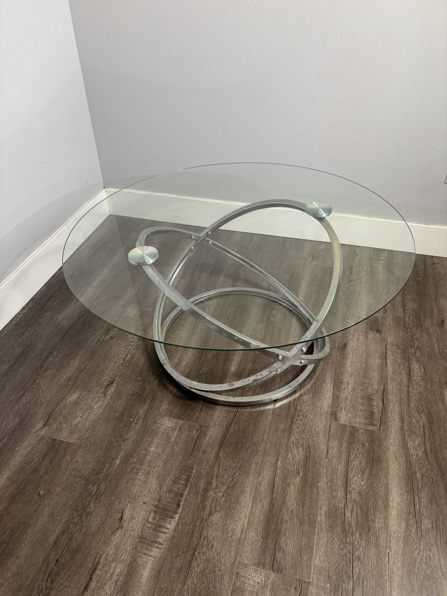 Round coffee table