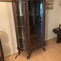 China or Curio Cabinet - Vintage