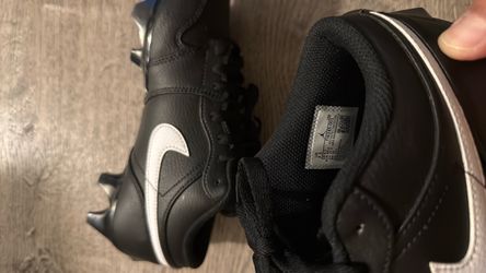 Low 1  football cleats