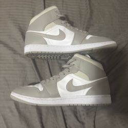 Nike Air Jordan 1 Mid Sneakers