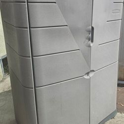 Rubbermaid storage shed