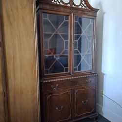 Antique Hutch/kitchen Cabinet/display Hutch 
