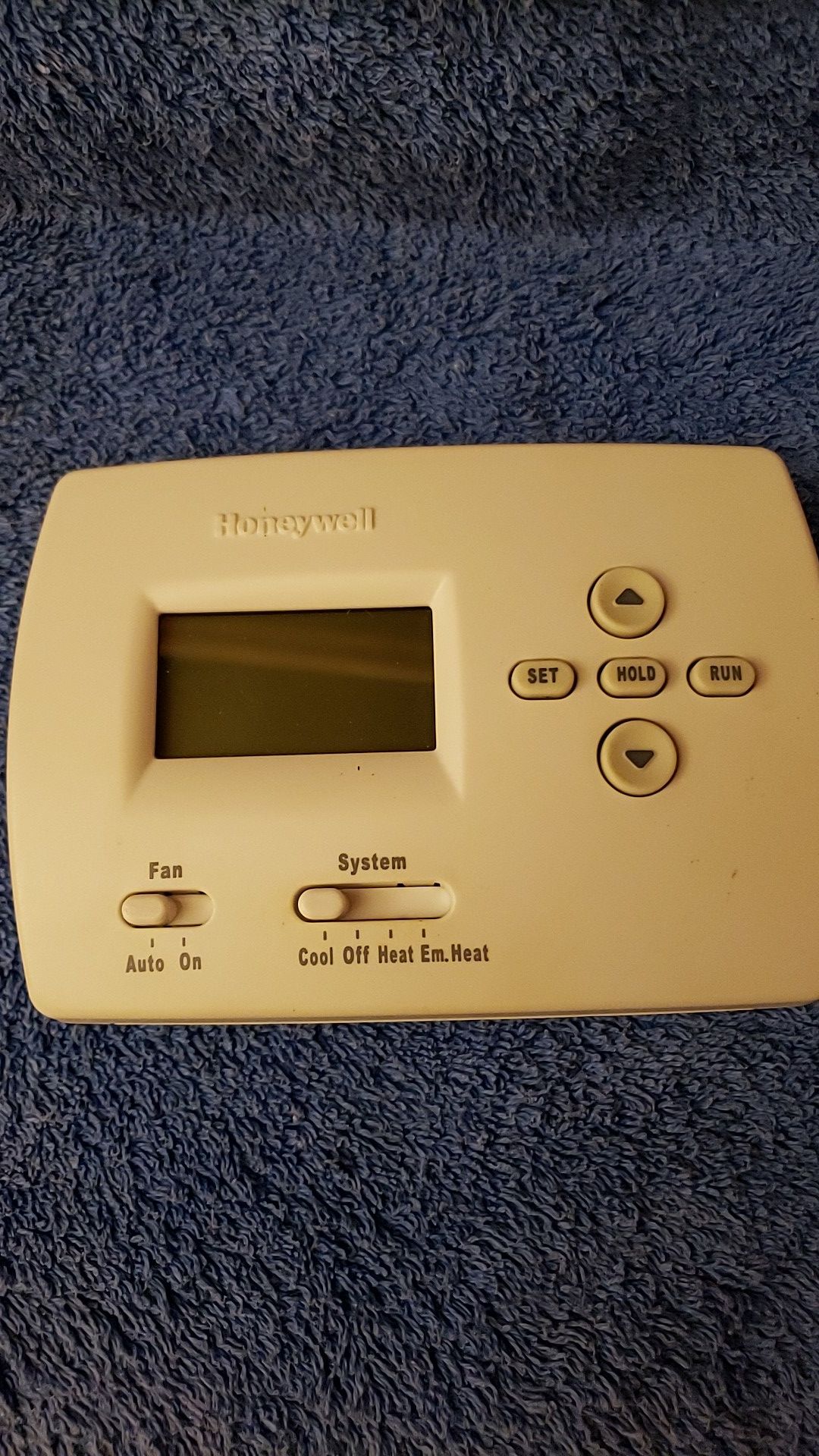 Honeywell electronic thermostat TH32D1004