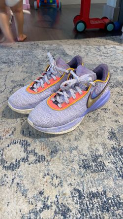 LeBron 20 “Violet Frost”