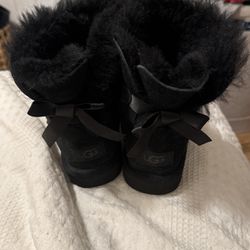 Women Ugg With Bow