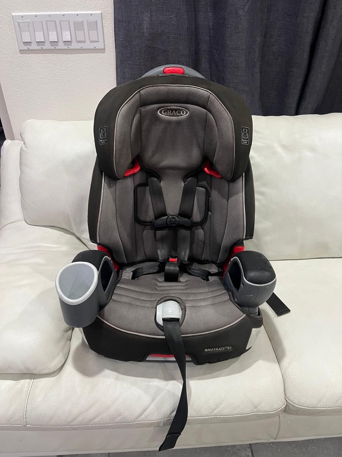 Graco booster car seat, backless, recliner, convertible / Silla niño carro