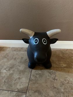 Inflatable bull