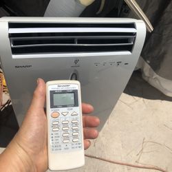 Like New Sharp Portable Air Conditioner 10000 BTU With Window Kit, HoseAnd Remote Control 