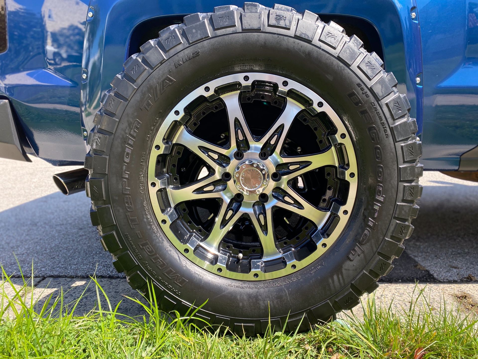 Chevy 6 lug 20’s with 35 MT tires