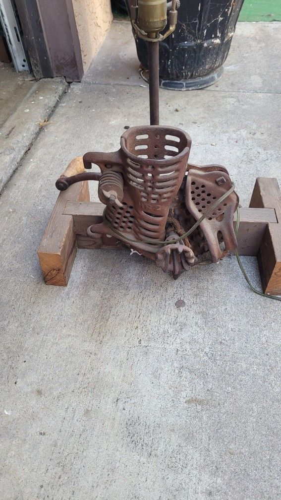 Antique Cast Iron Farm Too Corn Sheller - Complete