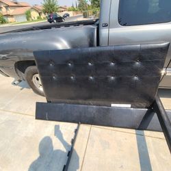 Bed frame and mattress Very Good Conditions 