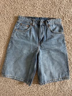 NEW - Pull & Bear mens baggy jean shorts - size 29
