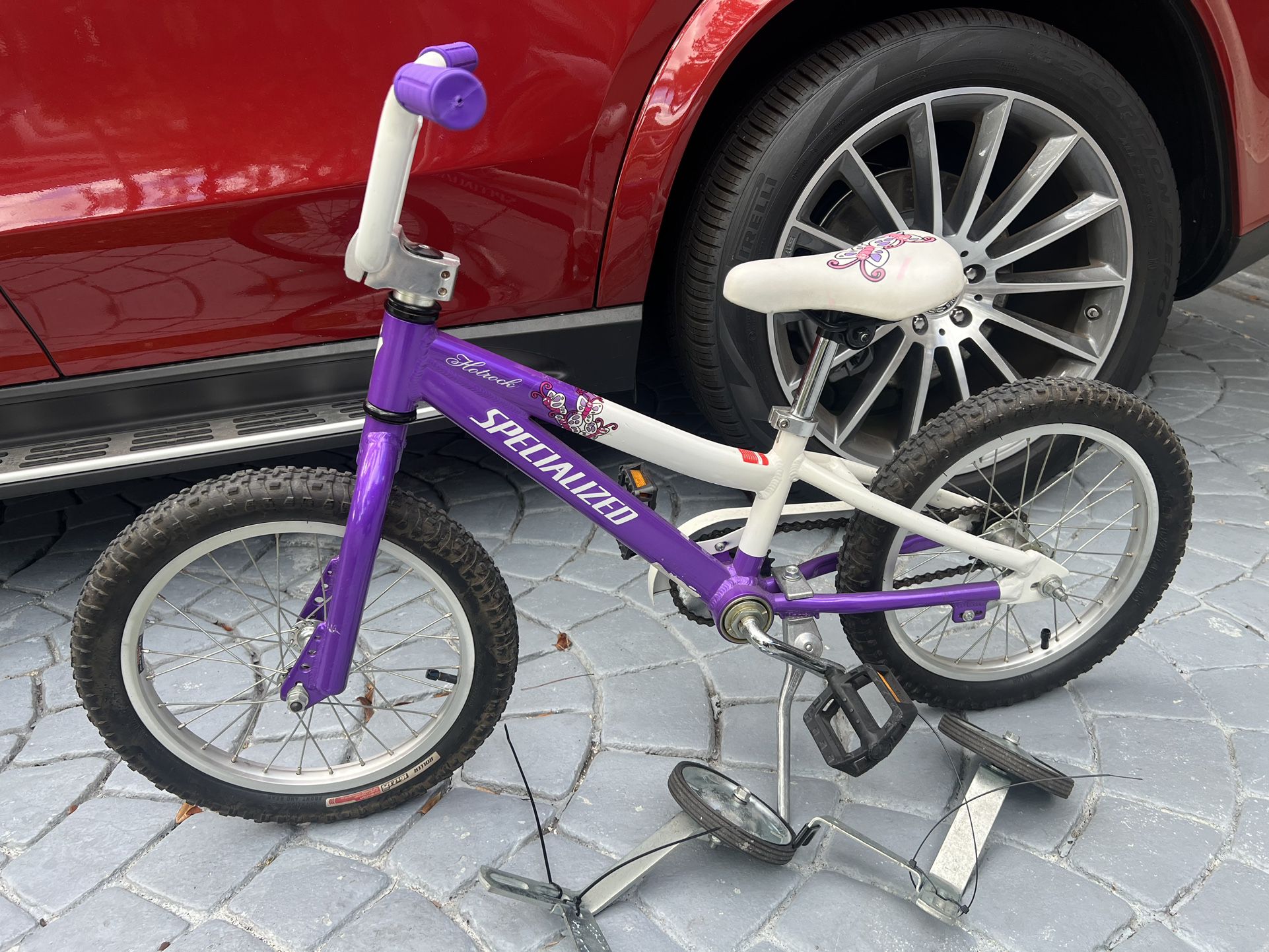 Specialzied Hotrock bicycle (training wheels included)