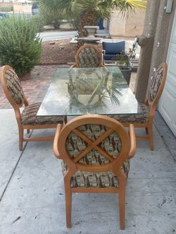 H30 W63 D36 dining table with four chairs, excellent condition free delivery
