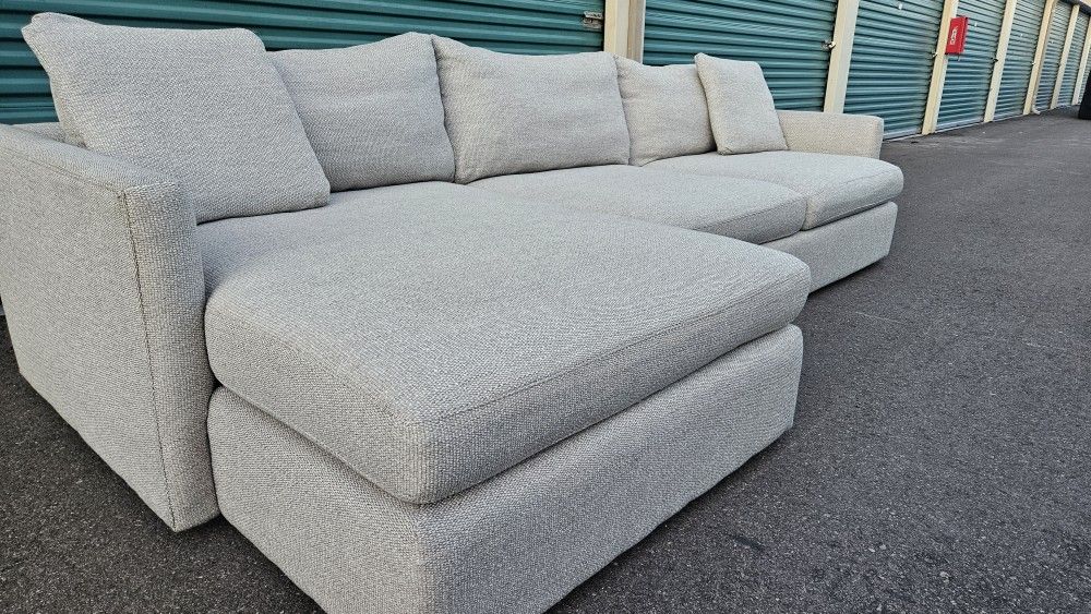 FREE DELIVERY!!! Crate & Barrel "Lounge Deep" 2 Pc Sectional + 2 Pillows ($4K Retail...65% OFF!!!)