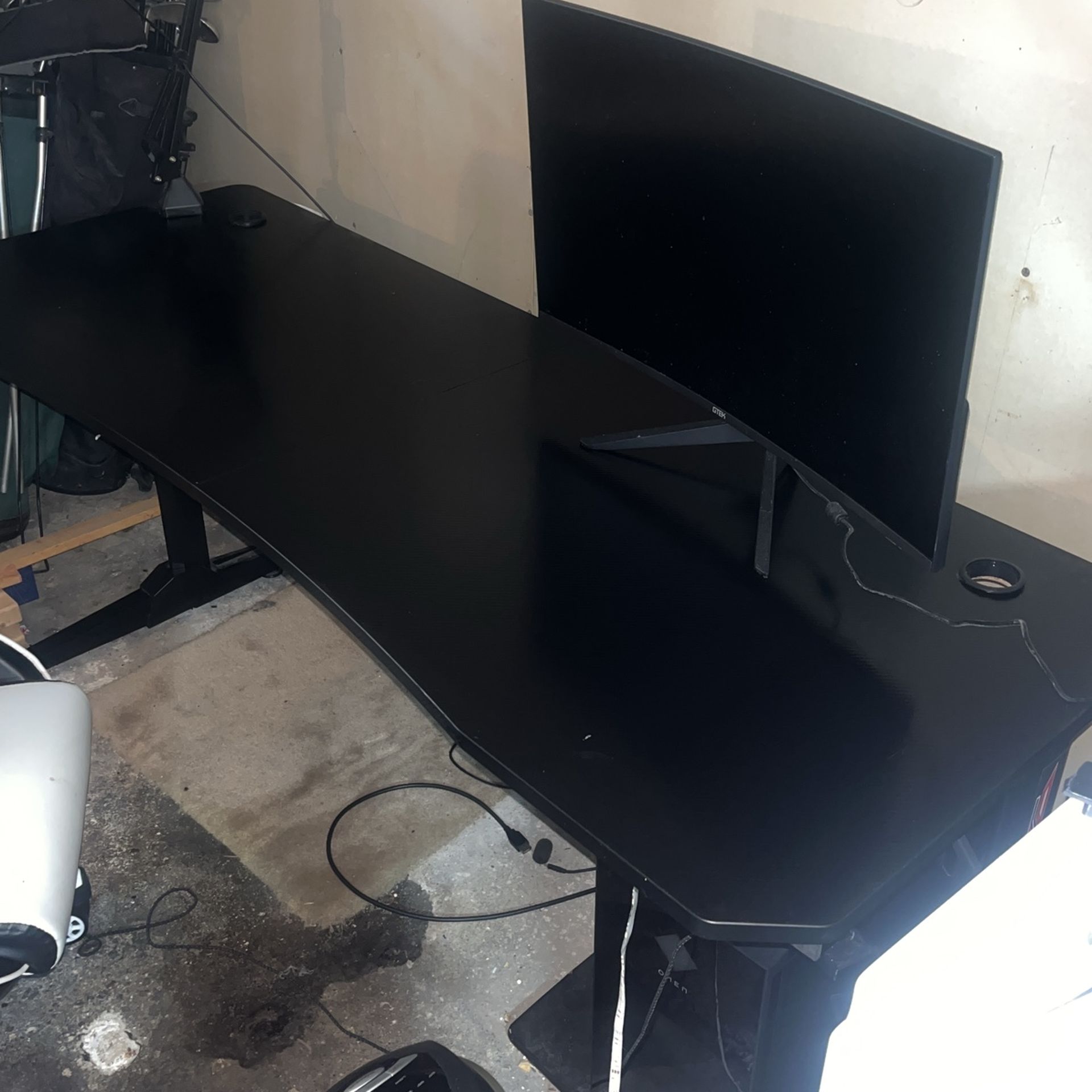 62 Inch Gaming Desk!!