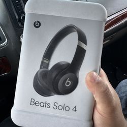 Beats Solo 4 