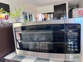 Insignia Stainless Steel Countertop Microwave