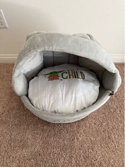 Star Wars The Mandalorian Covered Cat/Dog Bed
