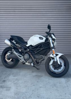 2012 Ducati Monster 696