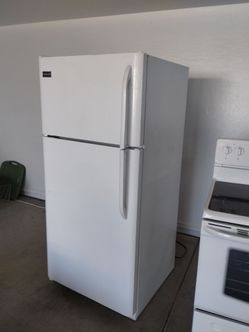 18 cubic foot white refrigerator