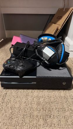 Black Xbox one + controller + headset