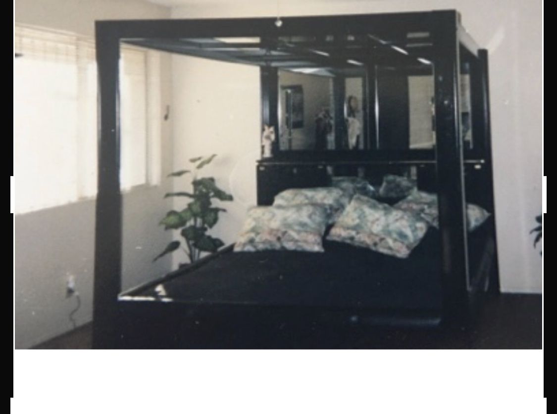 Mirror Canopy, Bed Frame, Vintage for Sale in North Las Vegas, NV - OfferUp