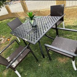 Brand New Patio Outdoor Dining Table Set