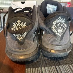Men's Size 8.5 LeBron James Basketball Shoes