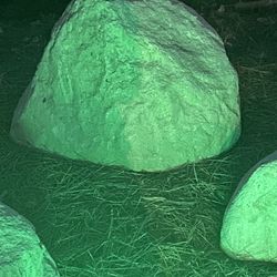 3 Fake rocks