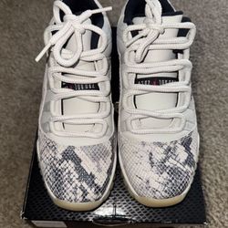 Retro Jordan 11 Low 'Light Bone Snakeskin'