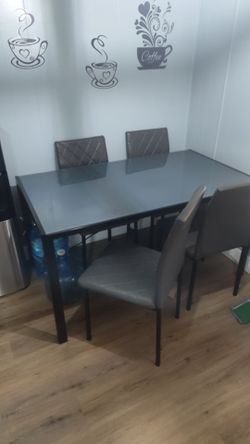 Comedor 4 sillas good 👍