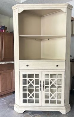 Beautiful corner cabinet!!!!