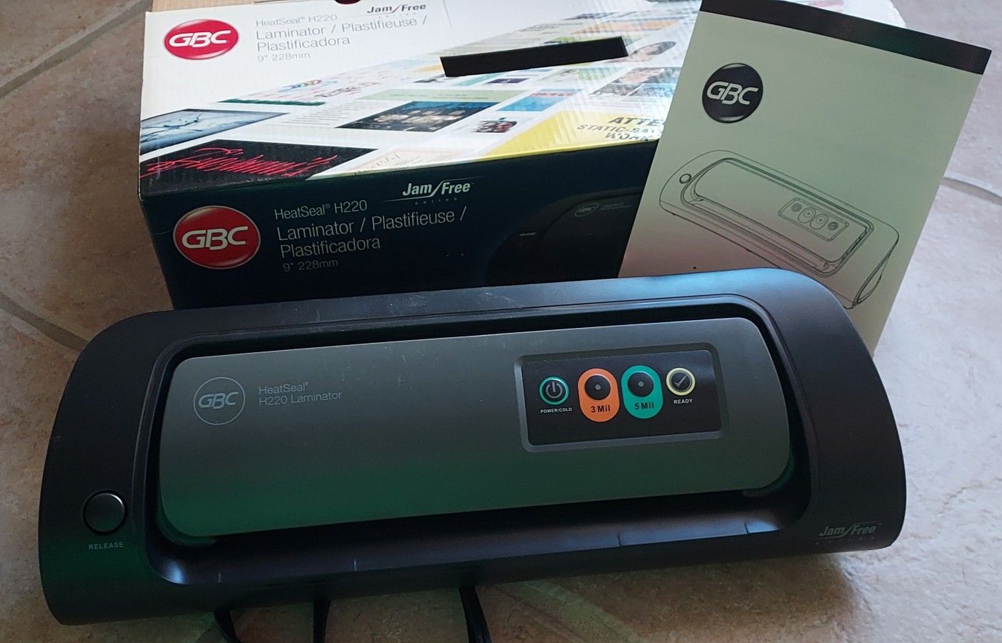 GBC Heatseal H220 Laminator With Laminating Pouches