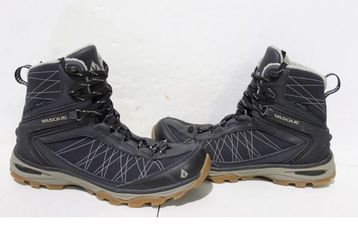 Vasque women’s winter boots size 8M (like new)... $90